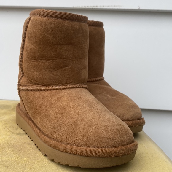 UGG Boots for Kids - Picture 6 of 10